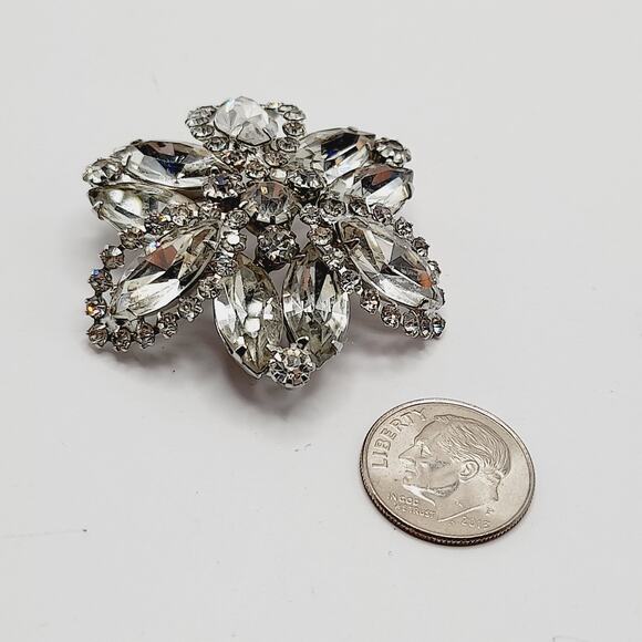 Vintage Clear Rhinestone Flower Brooch Rhodium Plated Sparkling 1.5 Inch - Picture 6 of 6